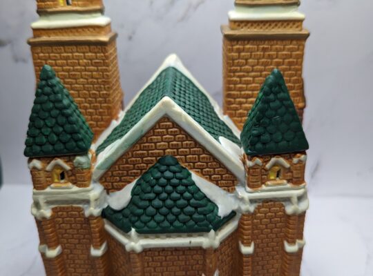 Noma Dickensville Village Porcelain Lighted C