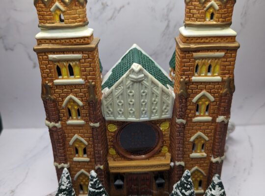 Noma Dickensville Village Porcelain Lighted C