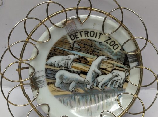 DETROIT ZOO POLAR BEARS Ceramic Souvenir Plat
