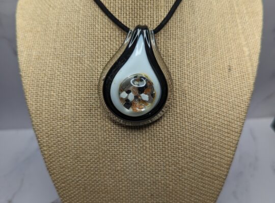 Necklace Black n White