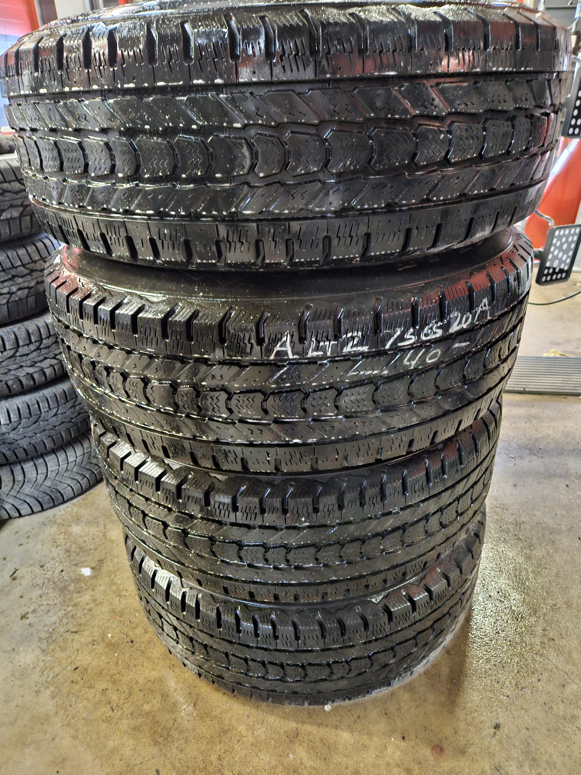 Firestone winter force LT 275/65R20